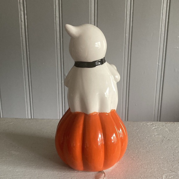 NWT- Adorable- LED Light Up- Ceramic BOO Ghost 👻 on a Pumpkin Decoration - Picture 11 of 17